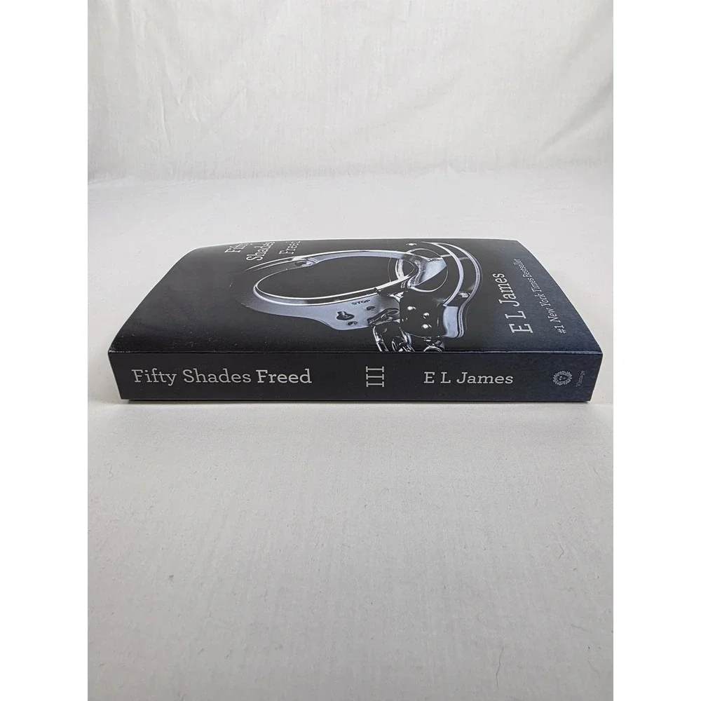 Fifty Shades Freed E L James Romance Novel Softcover NY Times Bestseller‎ Book